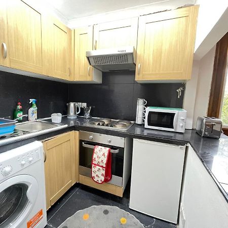 Private Double Room In Stratford 런던 외부 사진