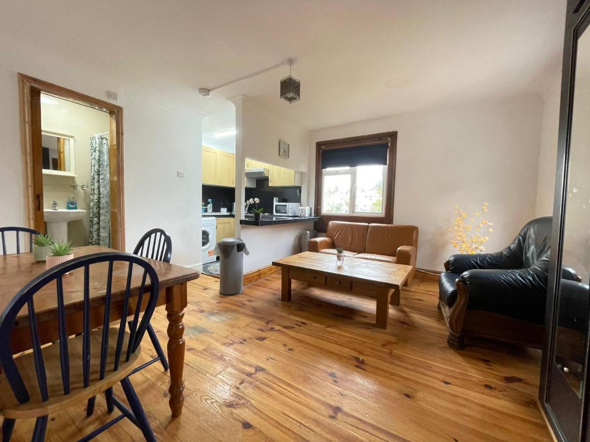 Private Double Room In Stratford 런던 외부 사진